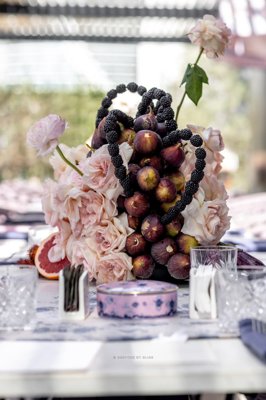 Table centrepiece in blush, plum and blue