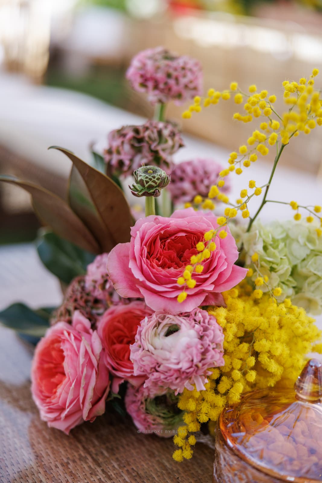 Table centrepiece in coral, pink and yellow