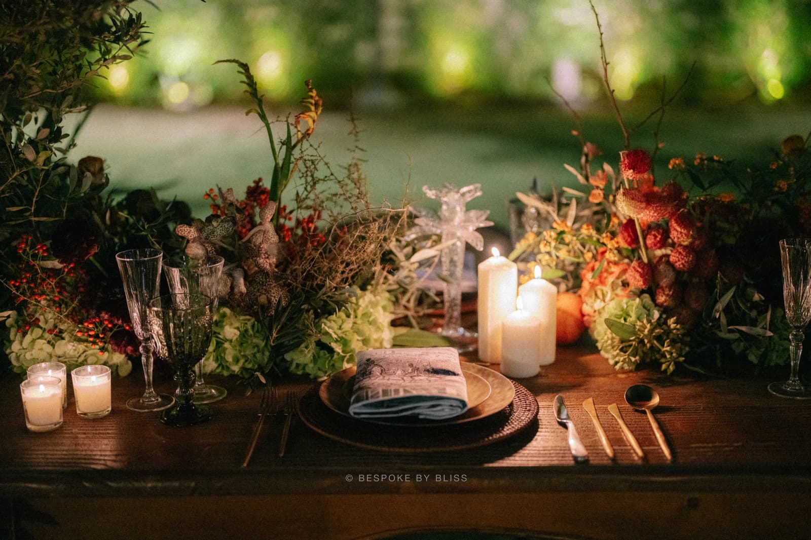 Table centrepiece in red, amber and green